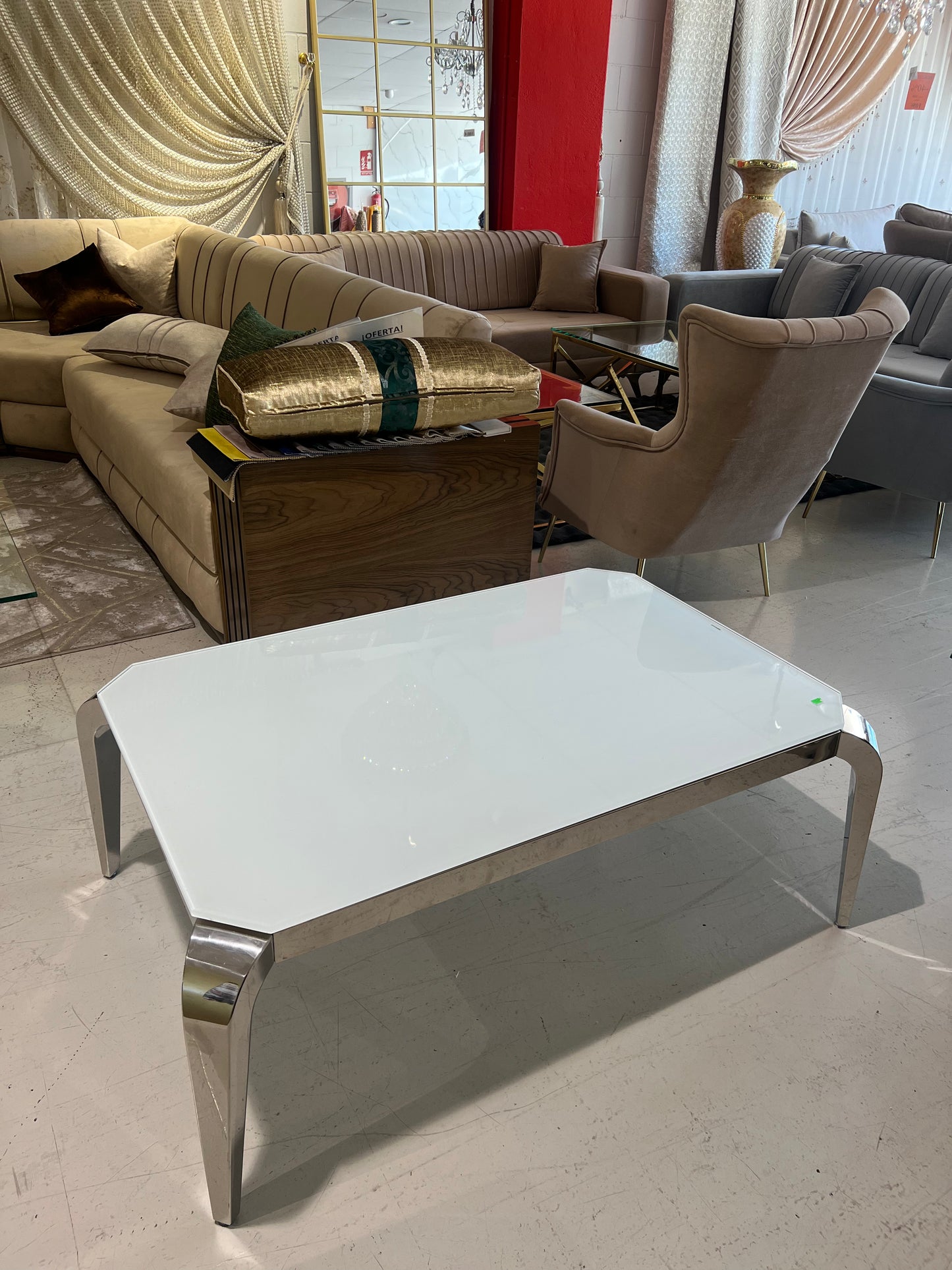 Mesa de centro de cristal blanco y patas acero plateado