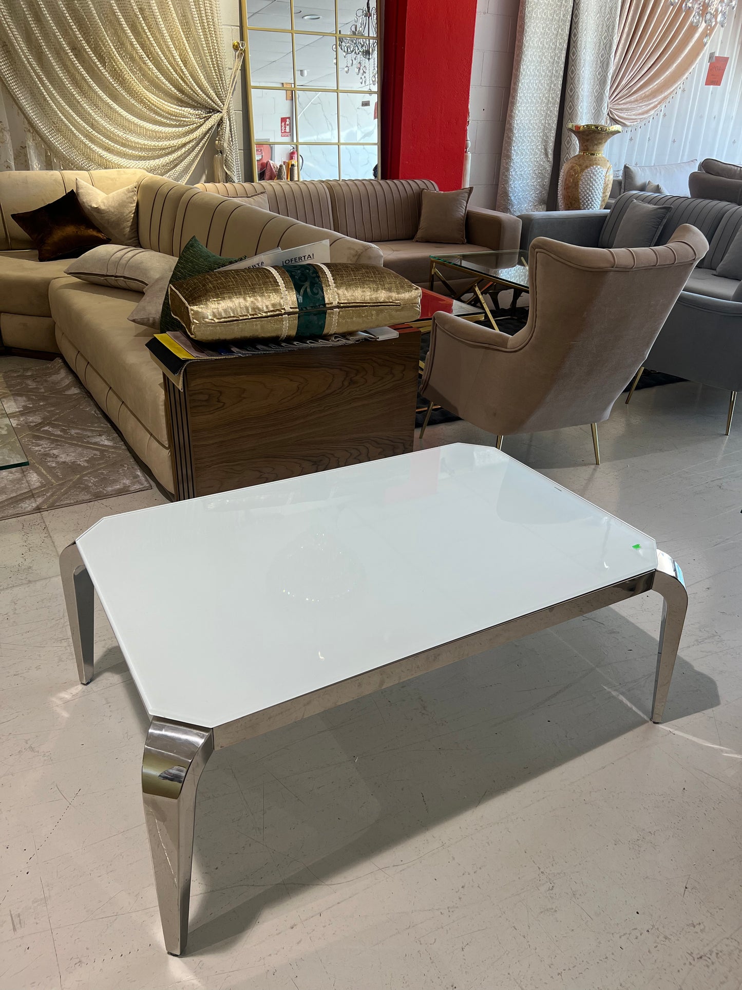Mesa de centro de cristal blanco y patas acero plateado