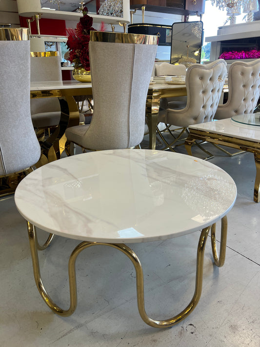 Mesa de centro de mármol blanco y patas acero dorado