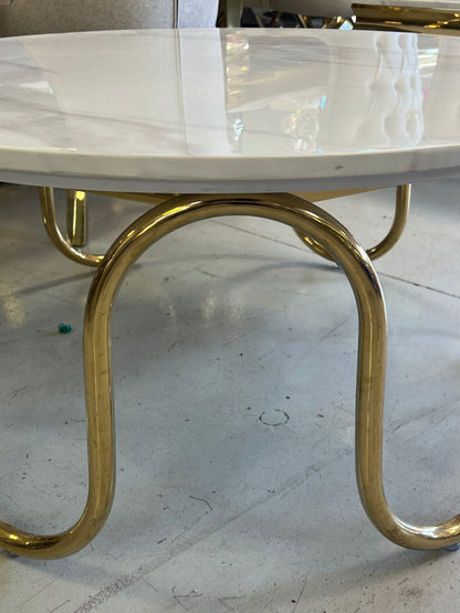 Mesa de centro de mármol blanco y patas acero dorado