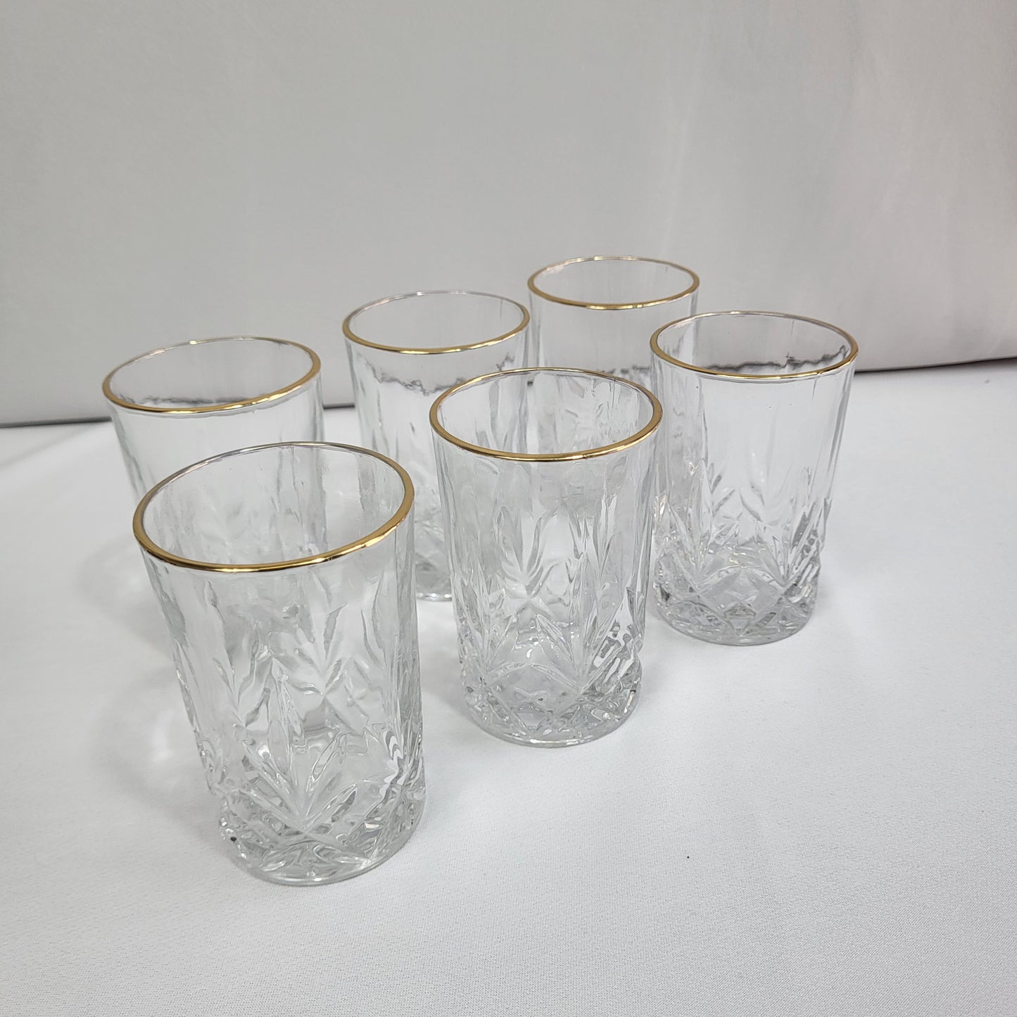 Set de 6 Vasos de Cristal Tallado con Borde Dorado