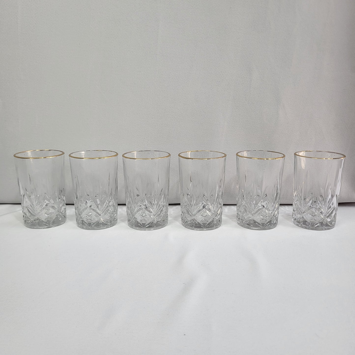 Set de 6 Vasos de Cristal Tallado con Borde Dorado