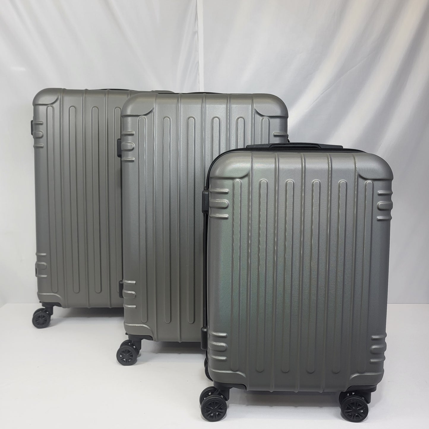 Set de Maletas Travel Pro 3 Piezas – Gris Rígido con Ruedas 360°