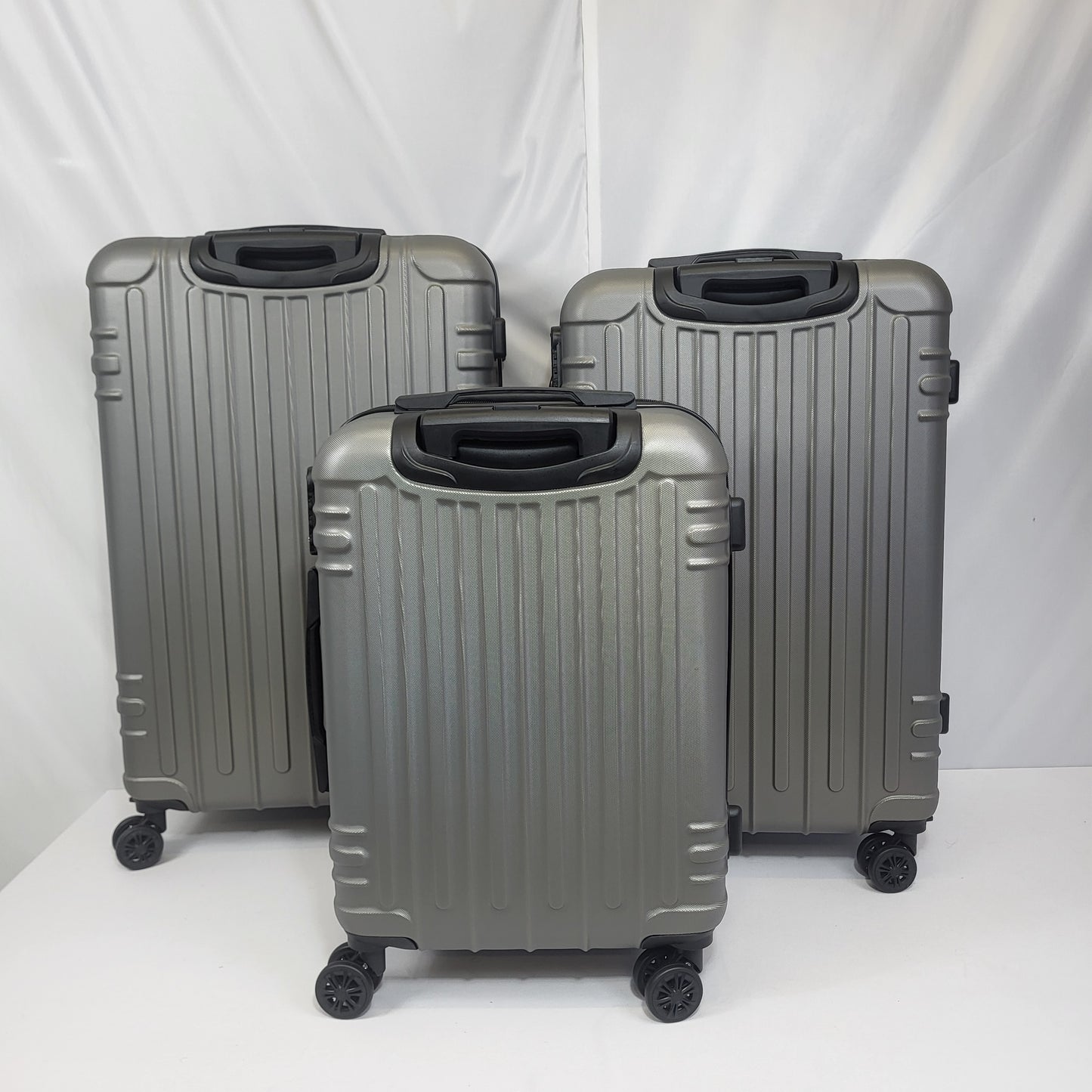 Set de Maletas Travel Pro 3 Piezas – Gris Rígido con Ruedas 360°