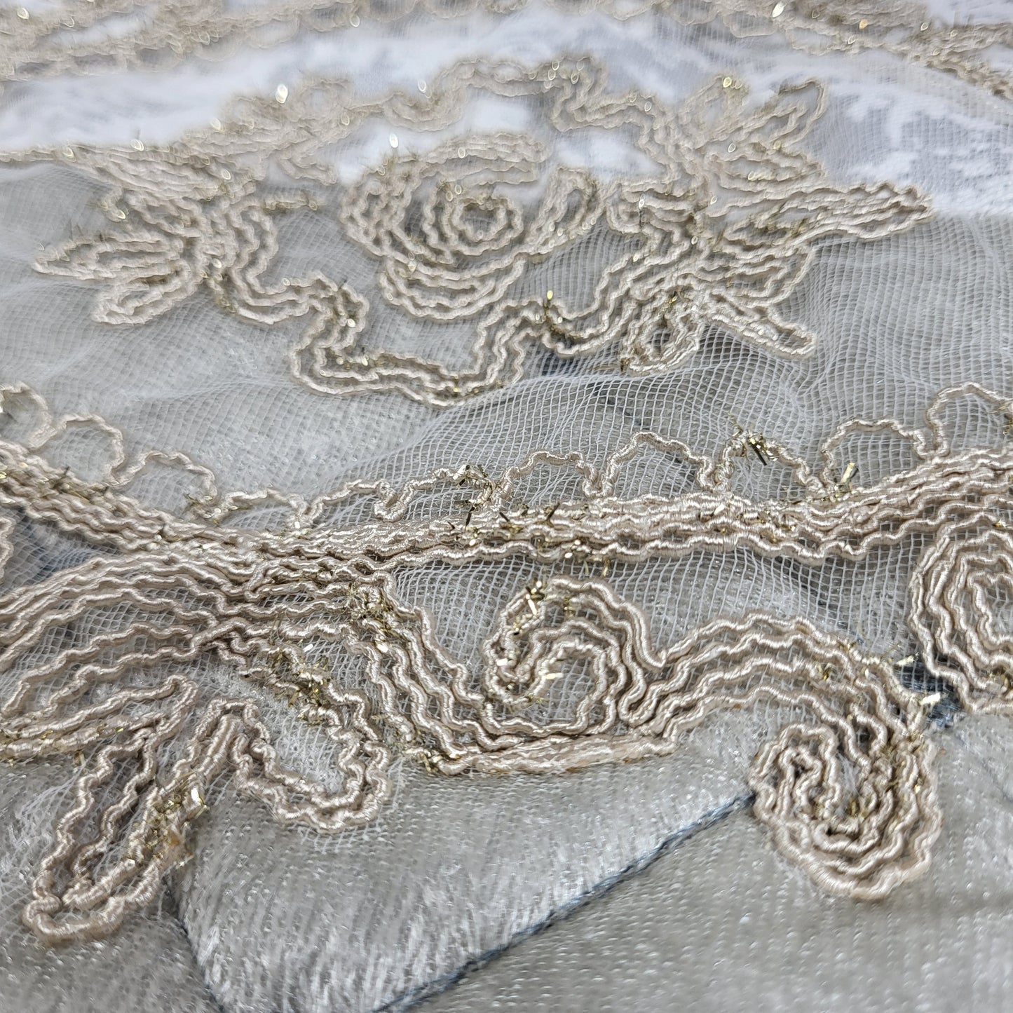 Set de Cama de Lujo "Marianna" – Cubrecama Acolchado con Encaje - COLOR GRIS