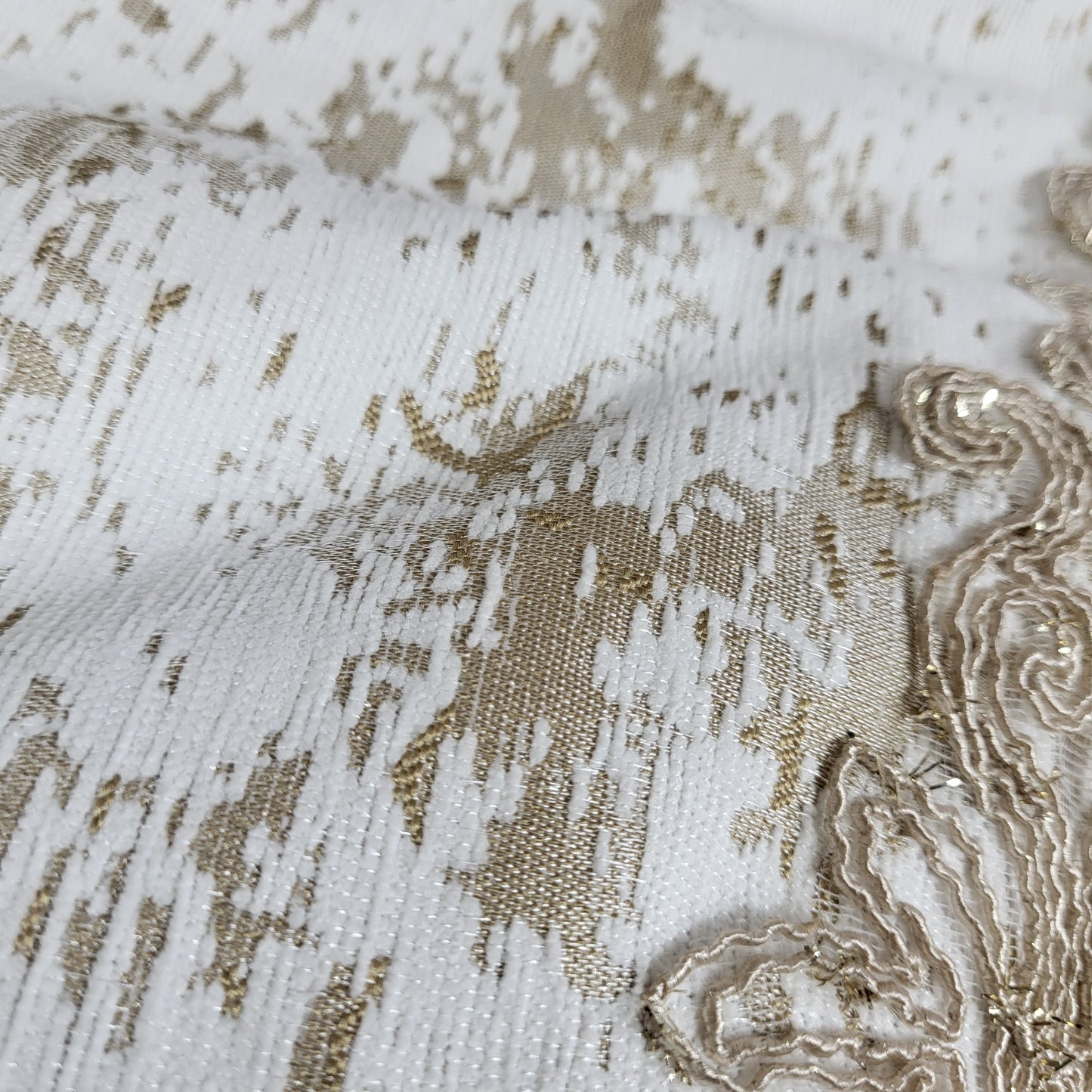 Marianna Luxury Bedding Set – Quilted Bedspread with Lace
