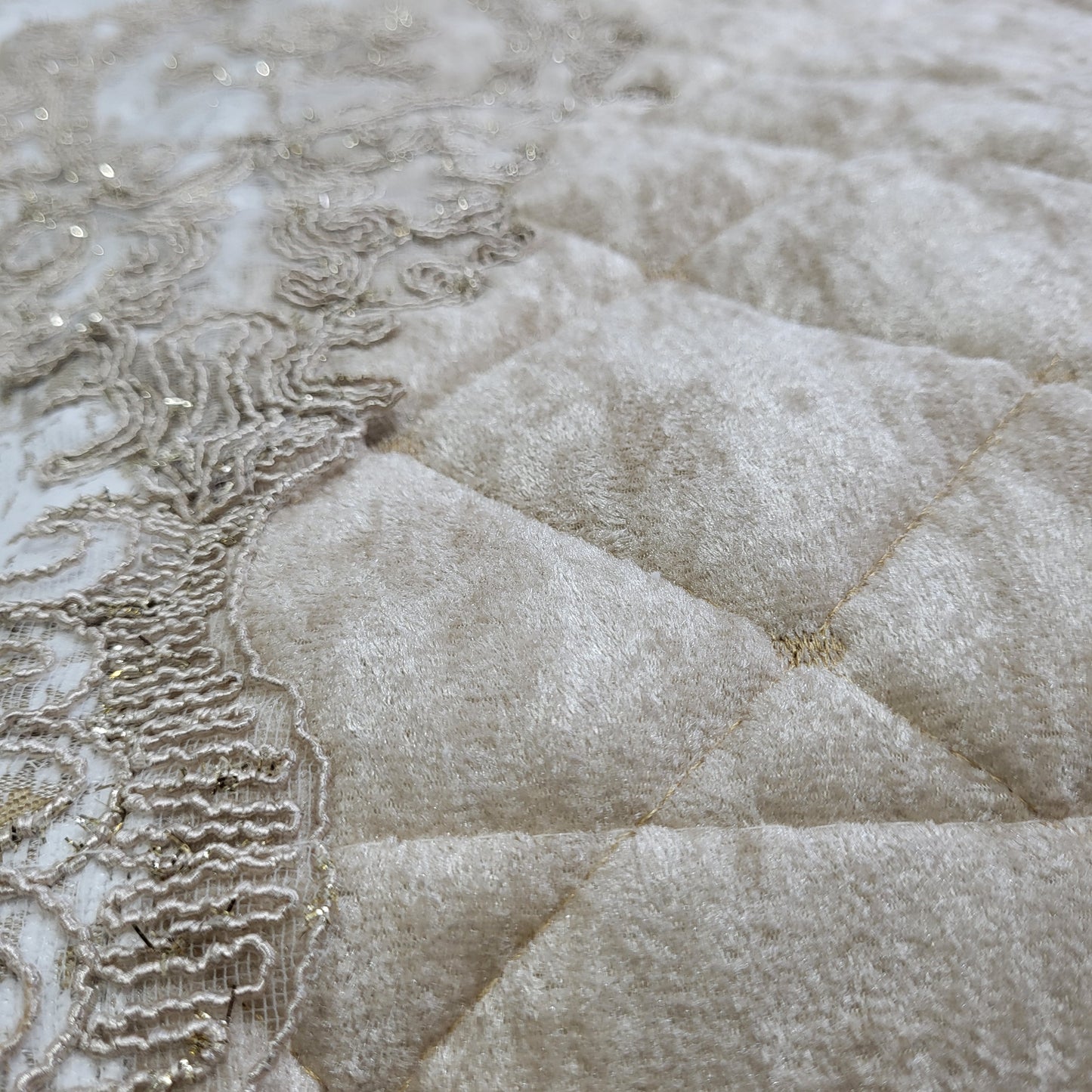 Marianna Luxury Bedding Set – Quilted Bedspread with Lace