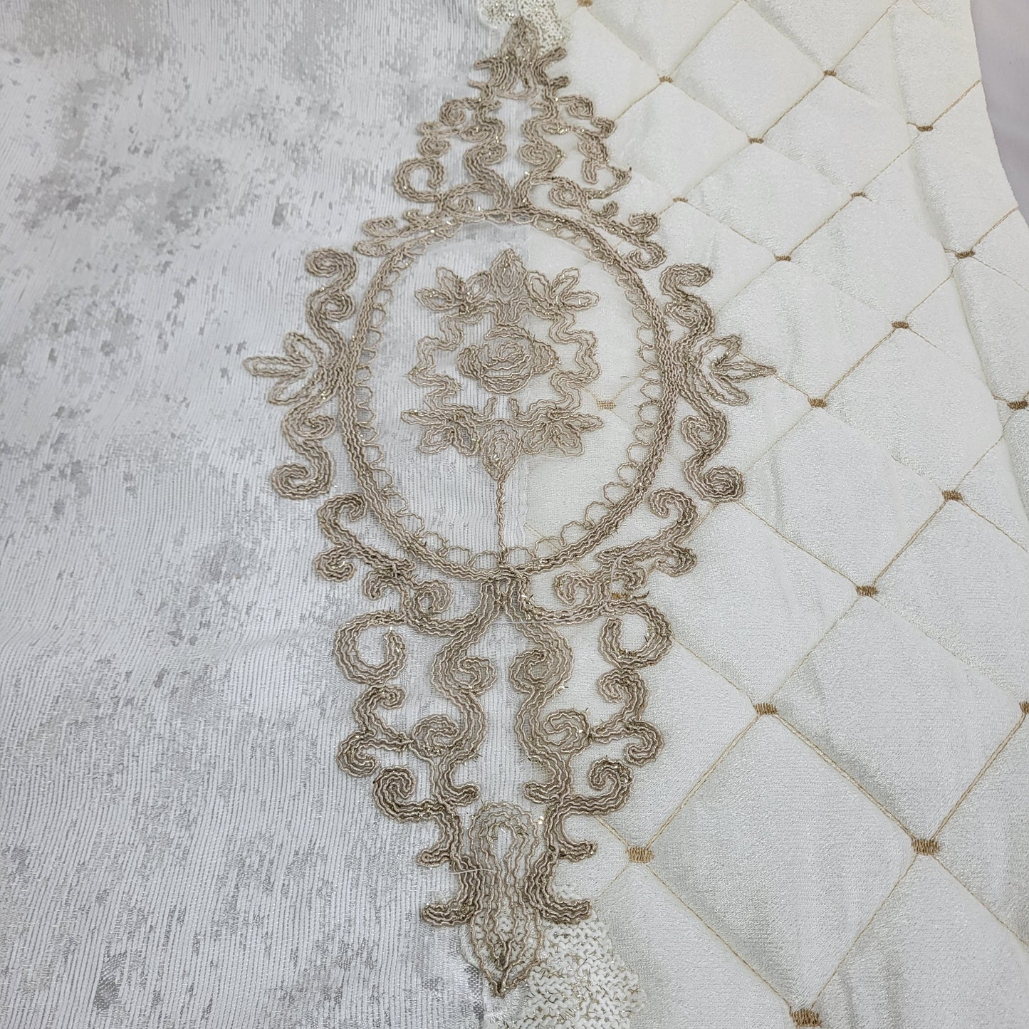 Set de Cama de Lujo "Marianna" – Cubrecama Acolchado con Encaje - COLOR CREMA