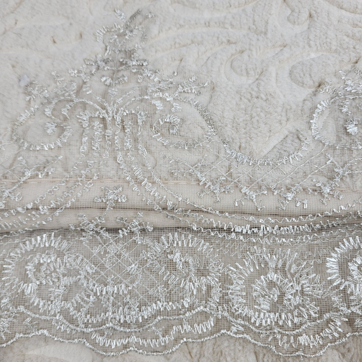 Conjunto de cobertores Banu Cream – Elegância e aconchego para seu quarto