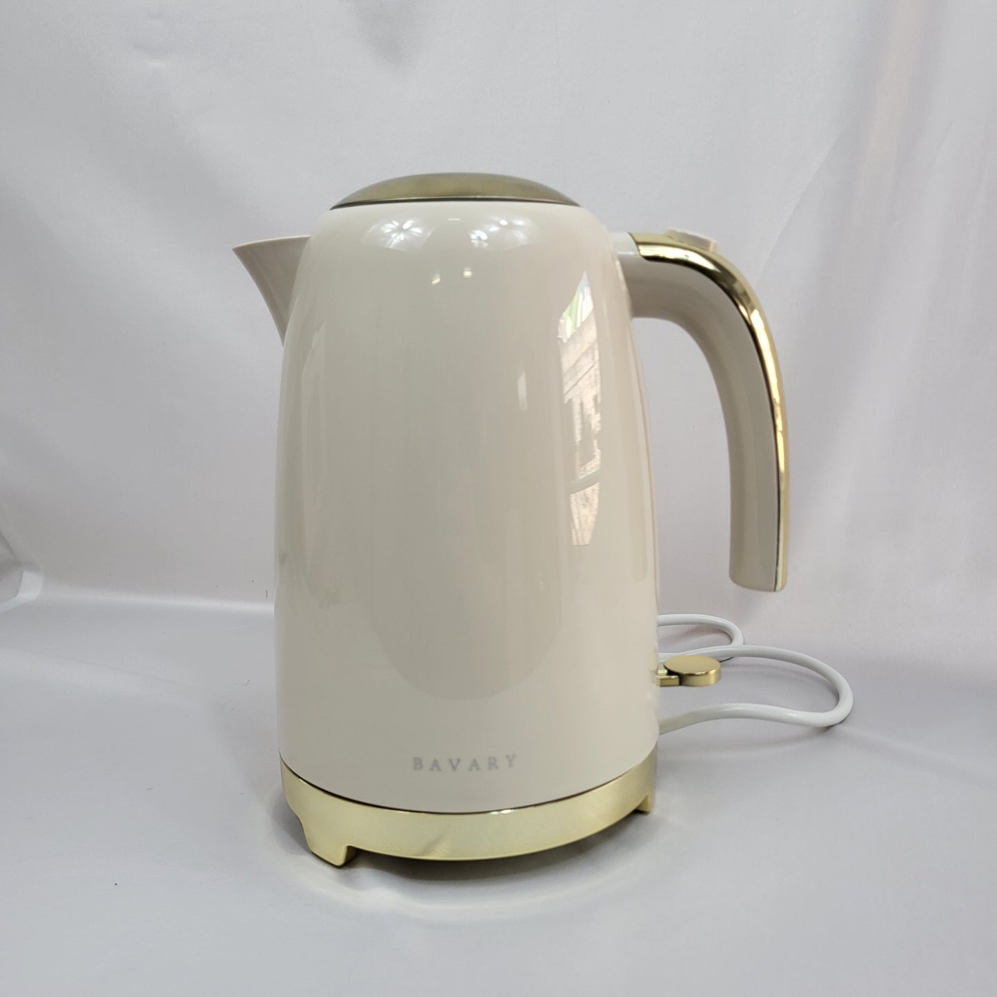 Hervidor Eléctrico BAVARY Crema con Detalles Dorados 1.7L