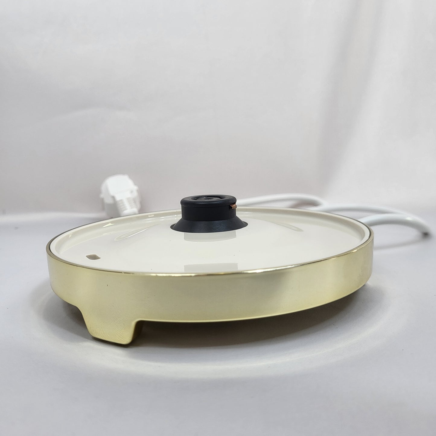 Hervidor Eléctrico BAVARY Crema con Detalles Dorados 1.7L