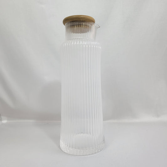 Jarra de Cristal con Estrías Verticales y Tapa de Bambú 1150ml