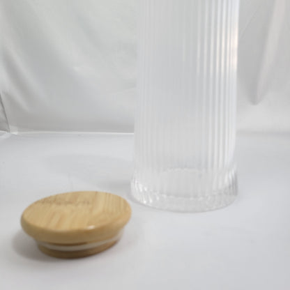 Jarra de Cristal con Estrías Verticales y Tapa de Bambú 1150ml
