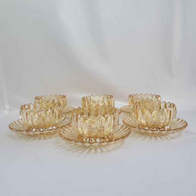 Set de 6 Bowls de Cristal Ámbar Dorado con Diseño Pétalos de Flor y Platillo