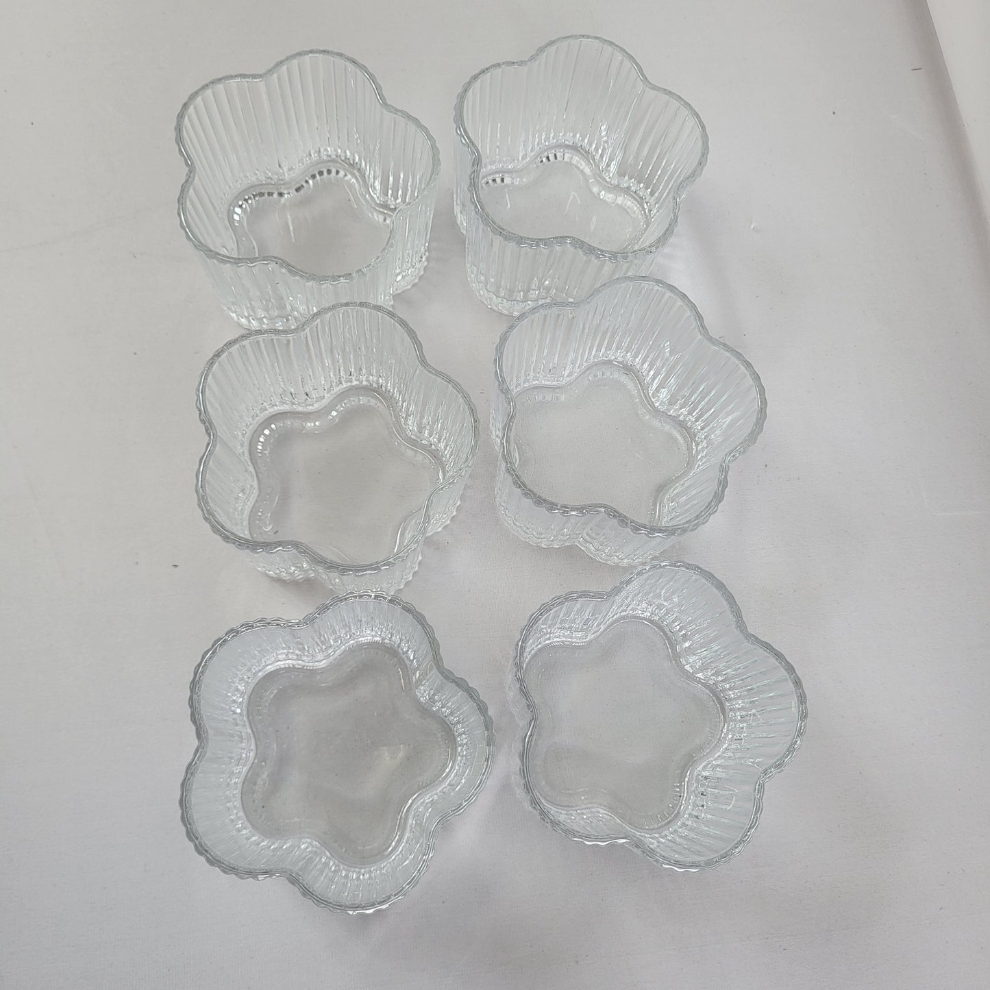 Set de 6 Bowls de Cristal Transparente con Forma de Flor y Estrías Verticales