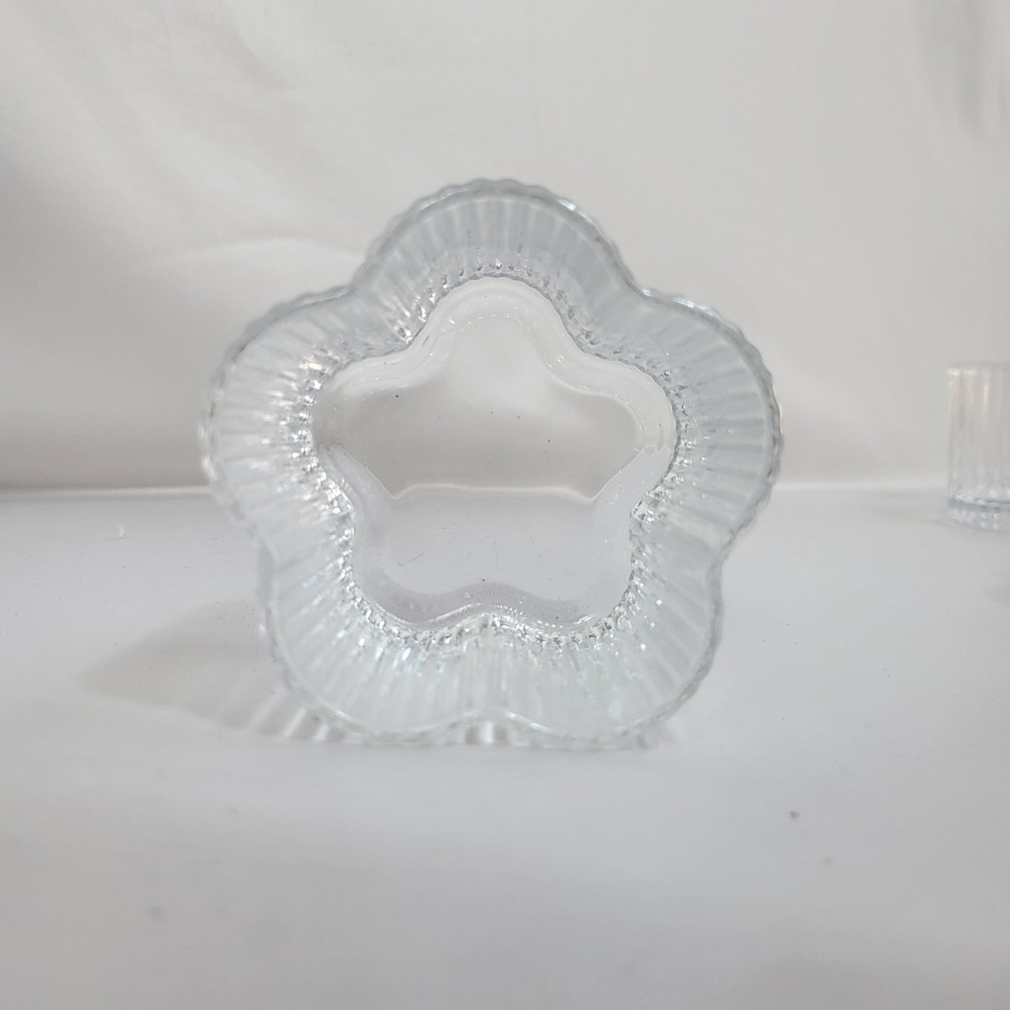 Set de 6 Bowls de Cristal Transparente con Forma de Flor y Estrías Verticales