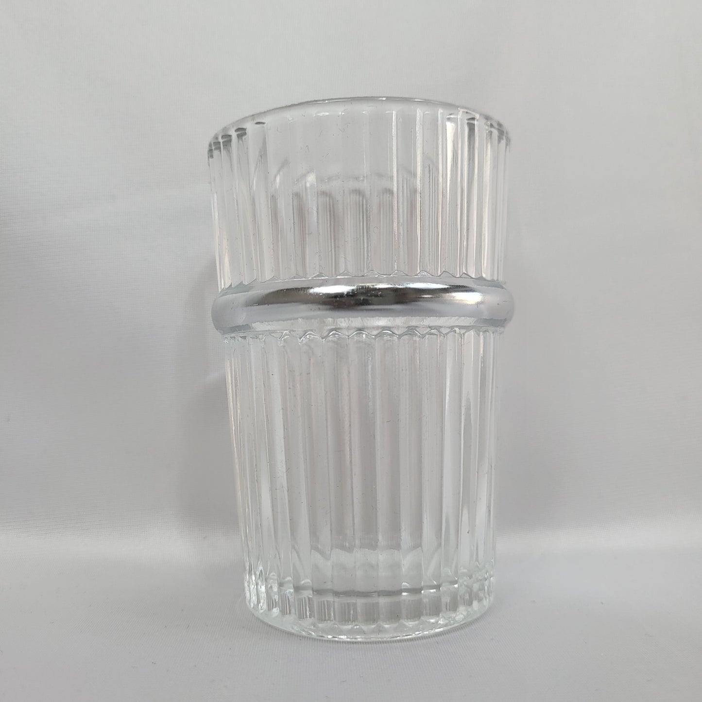 Set de 12 Vasos de Cristal con Estrías Verticales y Borde Plateado