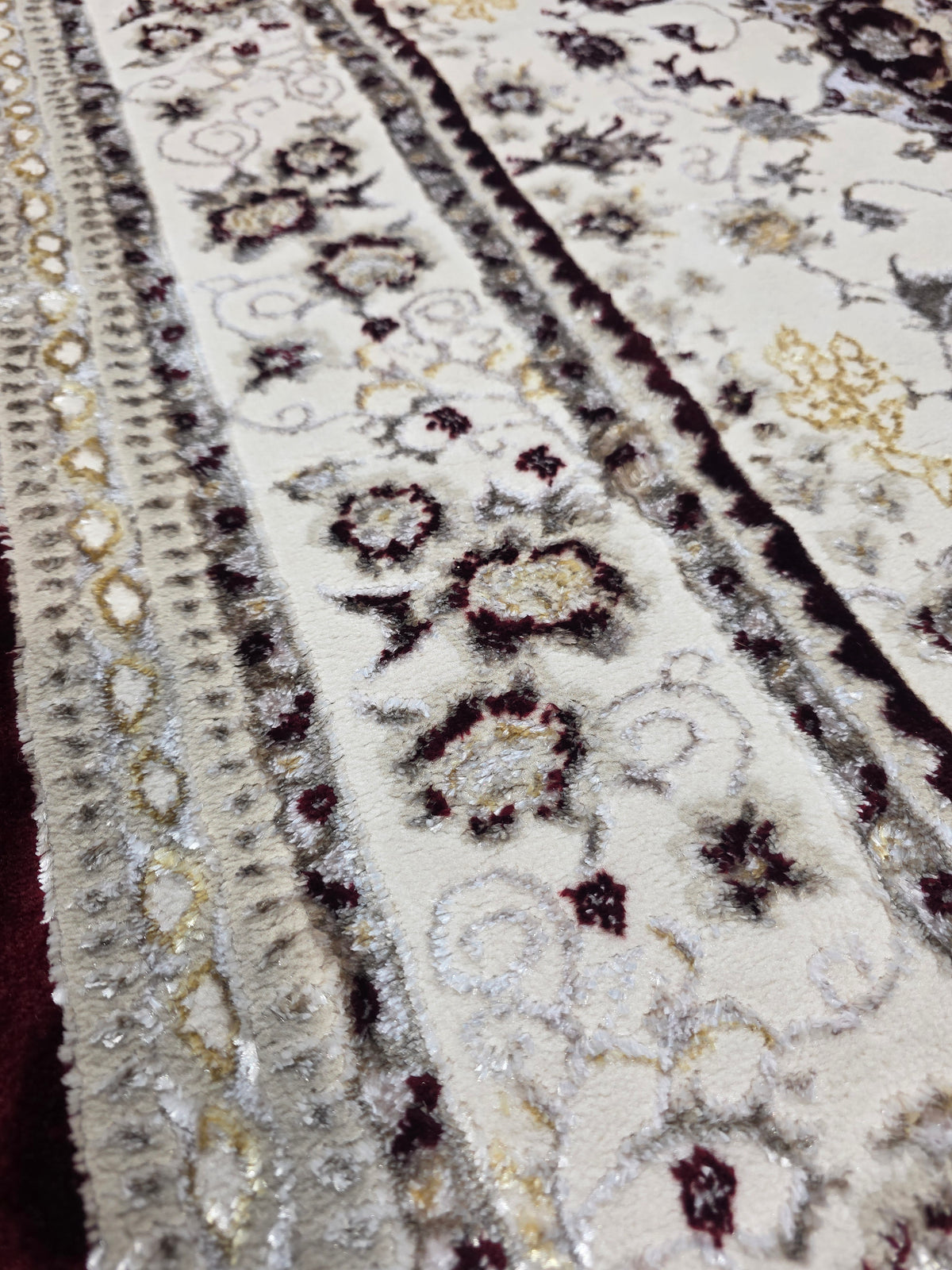 Alfombra Imperial · Crema y granate o gris