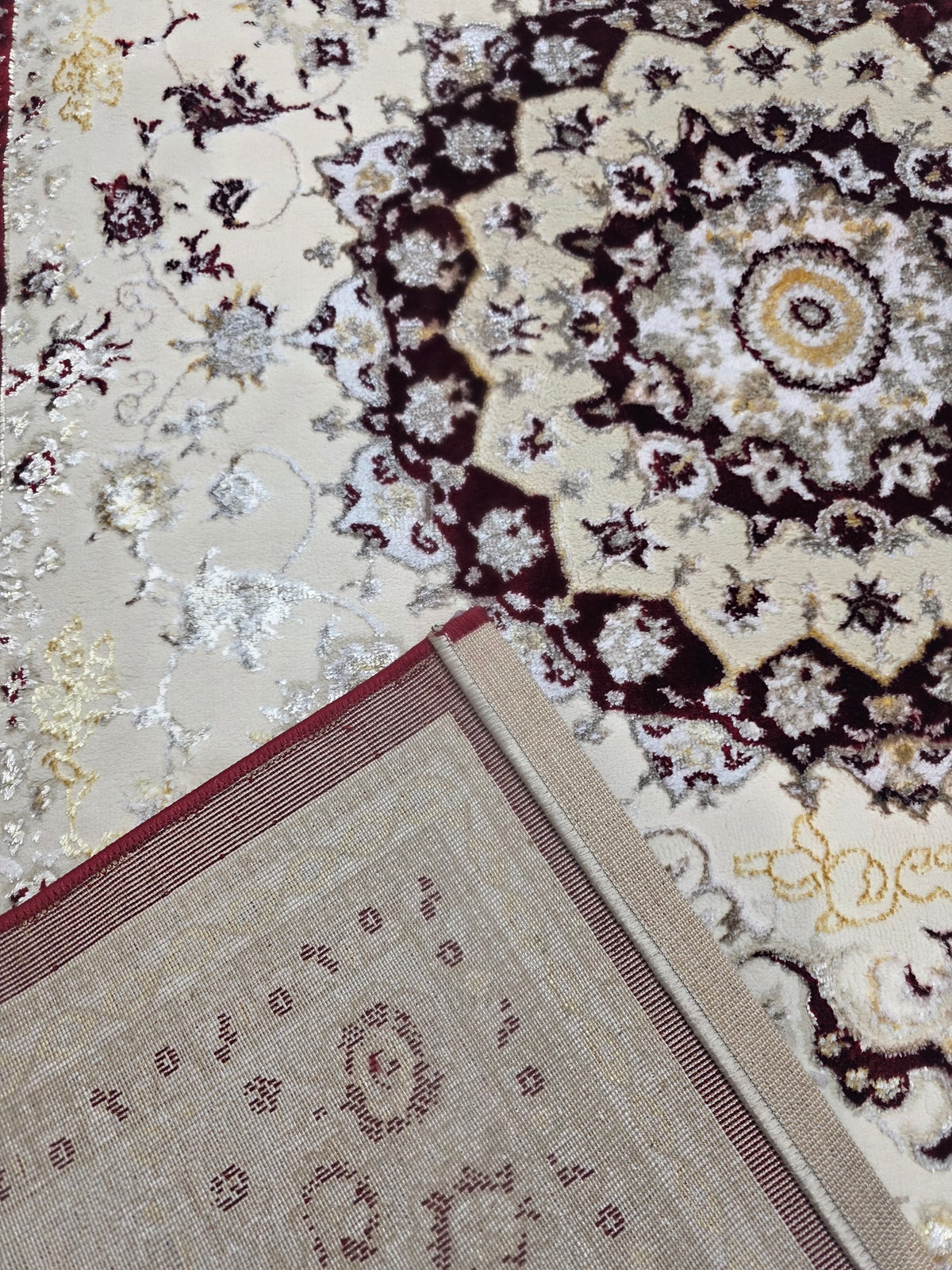 Alfombra Imperial · Crema y granate o gris