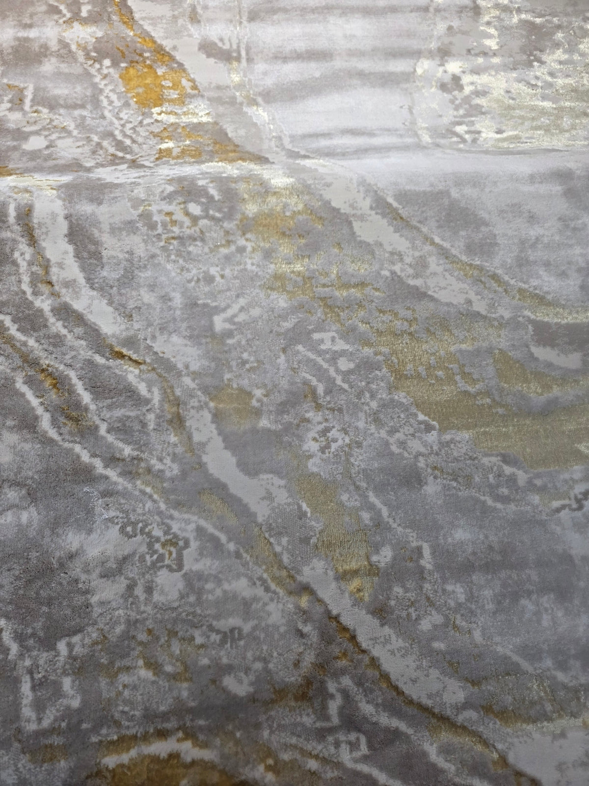 Áurea Beige / Dorado: fotografía real del relieve y los detalles dorados (20261005_213945).