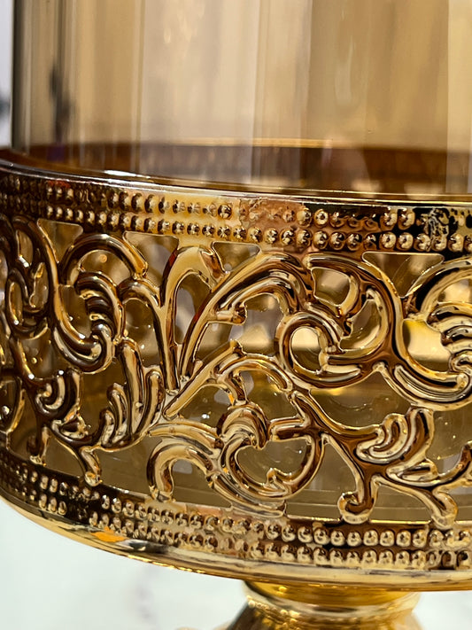 Cibório de vidro com tampa e base ornamentadas