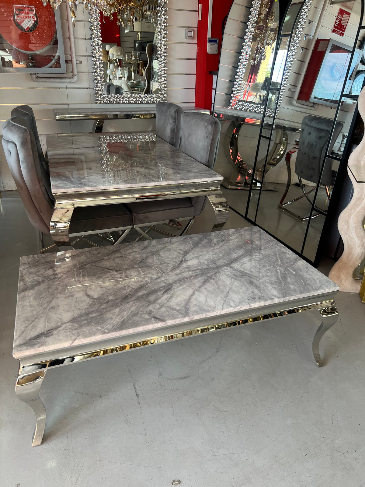 Mesa de Centro Premium de Mármol Gris y Acero Inoxidable Plateado – 130 × 70 × 45 cm