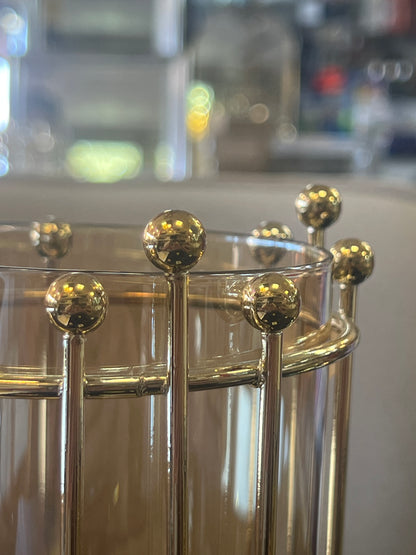 Portavelas de Diseño Dorado con Estructura Metálica y Plástico Duro 🕯✨