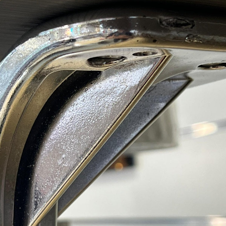 Mesa de TV con chimenea digital - COLOR GRIS CON DETALLES EN PLATEADO