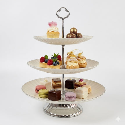 🍰 Bandeja expositora de plástico de 3 andares com design elegante – Cor marfim e prata