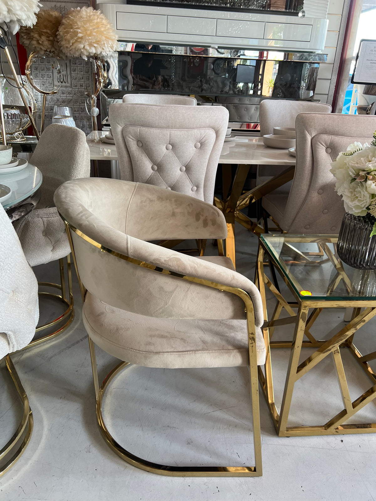 🤍✨ Silla BIEN 12 en MARFIL / BEIGE con BASE DORADA — G lam Premium ✨🪞