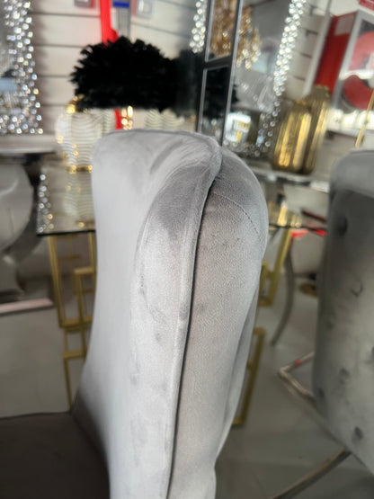 ✨ Silla MODELO CAPITONIO tapizada gris con acabado gris – Elegancia moderna para tu hogar ✨