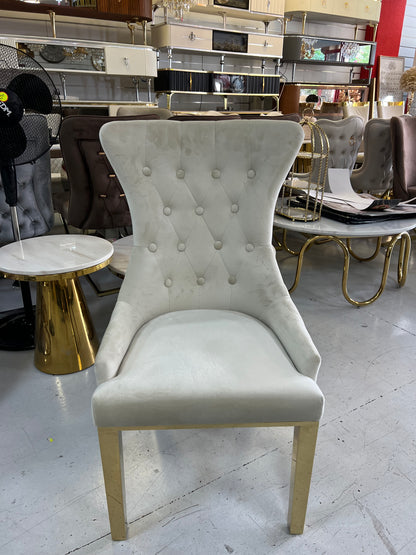 ✨ Silla MODELO leon tapizada beige con acabado dorado– Elegancia moderna para tu hogar ✨