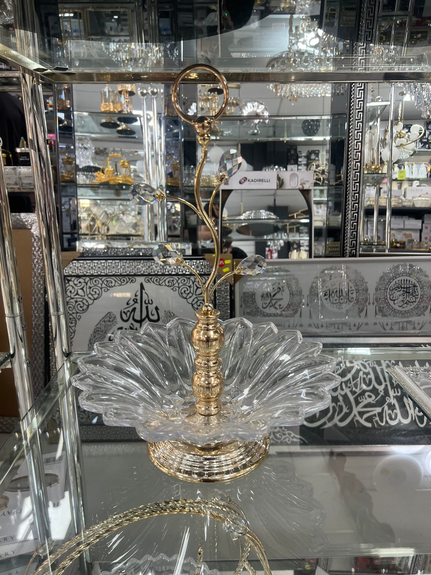 Árbol decorativo de cristal con base dorada