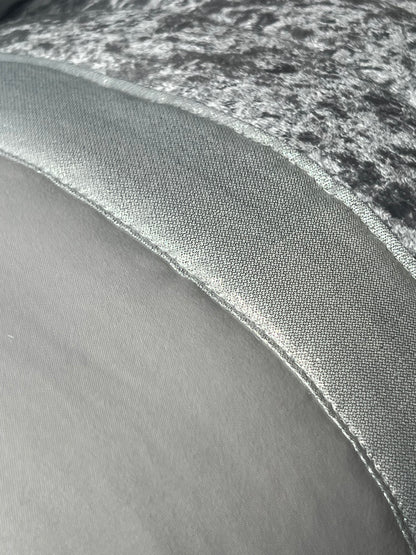 🏯 Colcha TOQUIO Elegante – Conjunto Decorativo con Tres Almohadas, 250 x 260 cm - COLOR GRIS CLARO
