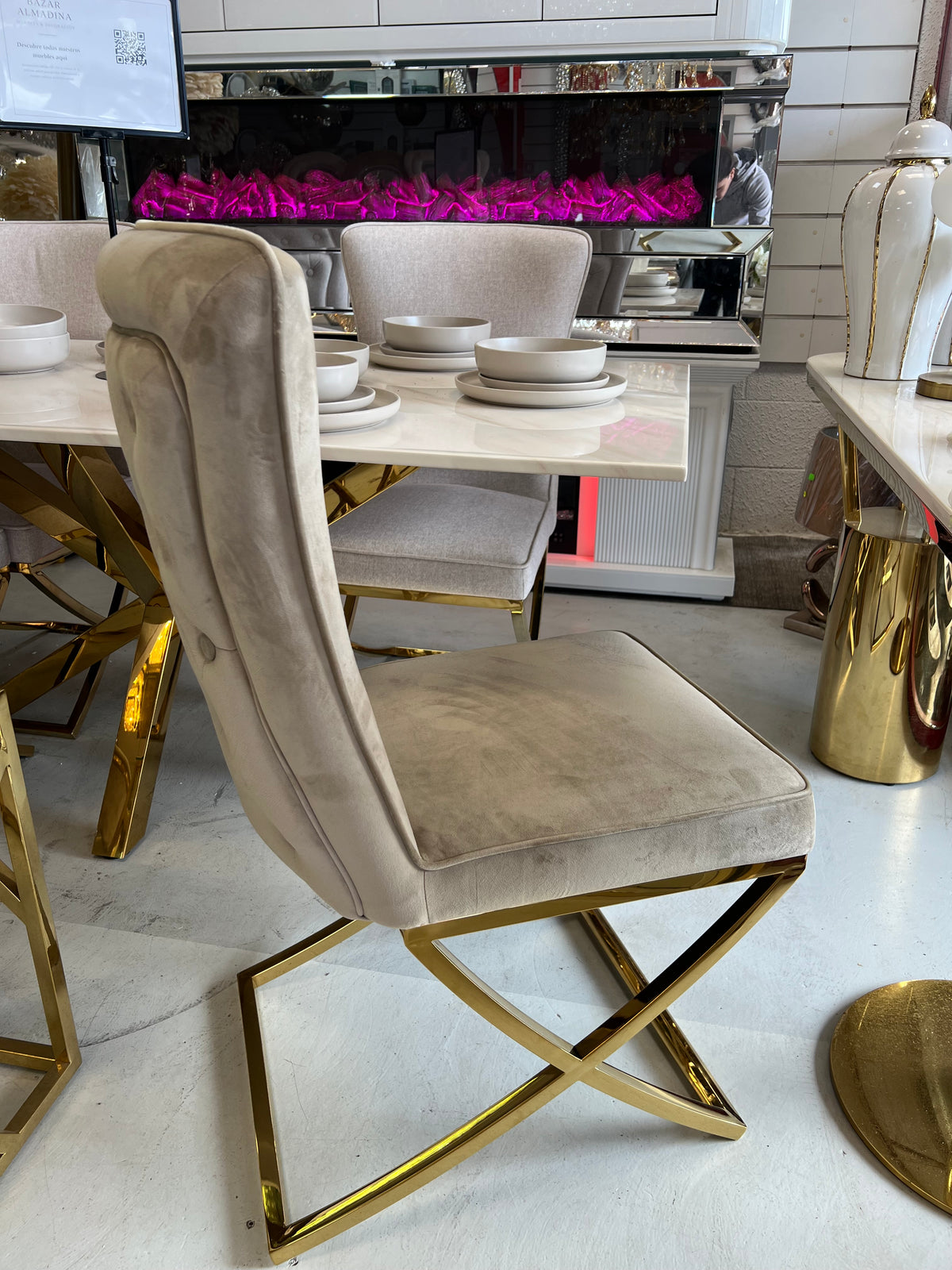 Silla Capitonio de terciopelo · Beige oscuro y gris