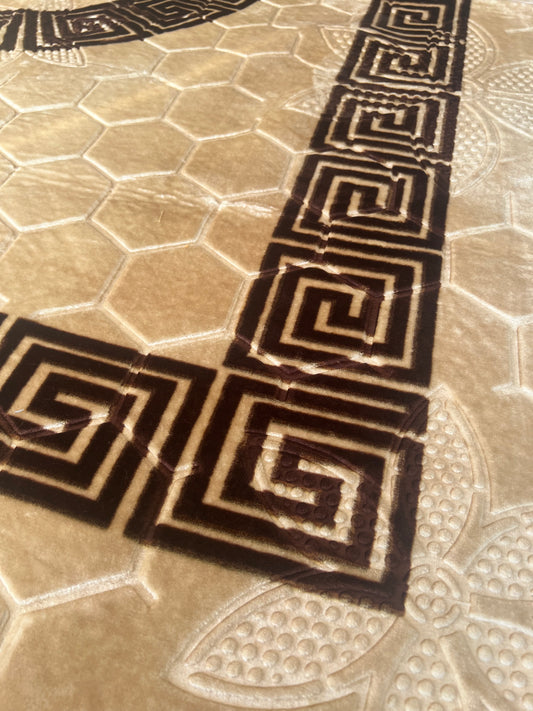 Alfombra Clásica Dorada con Cenefa Marrón de Inspiración Oriental – Estilo Árabe