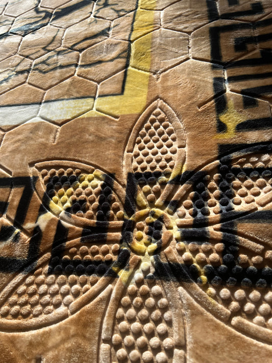 Alfombra Clásica Beige y detalles Dorados con Cenefa Negra de Inspiración Oriental – Estilo Árabe