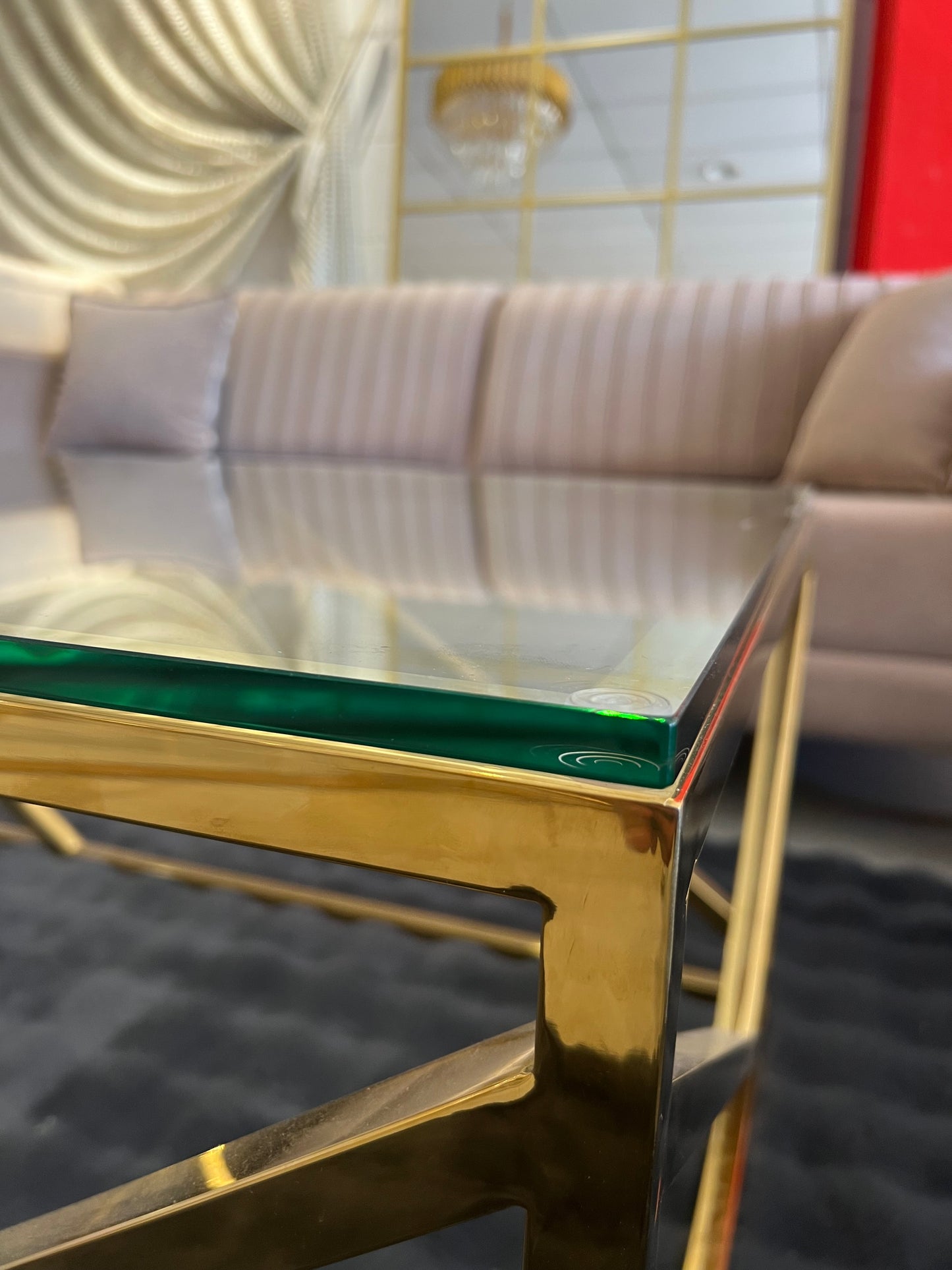 Mesa de centro de cristal y patas acero inoxidable dorado