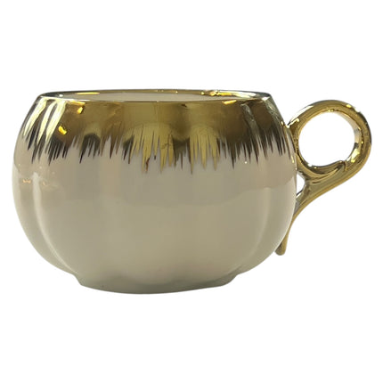 🌟 Conjunto de 6 xícaras com pires – Design em degradê dourado