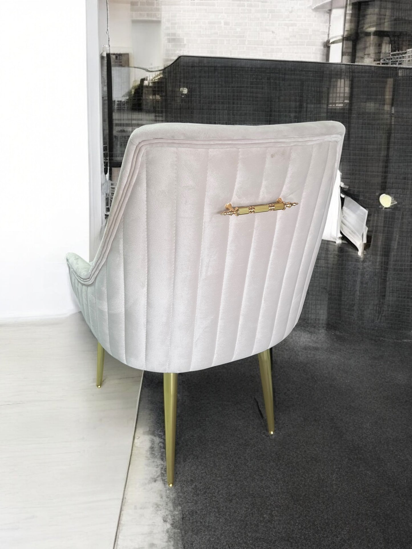 Silla terciopelo GOZDE01 color beig claro, patas de metal dorado