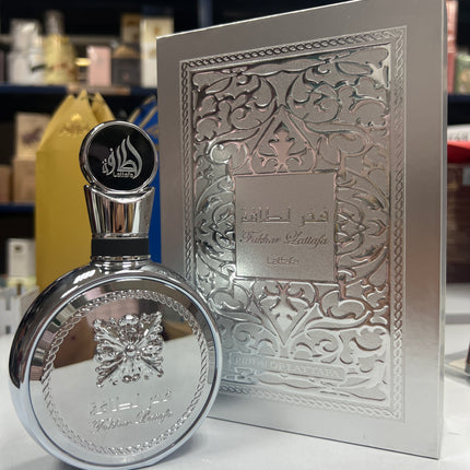 Fakhar Platinum – Lattafa (100 ml) · Perfume árabe masculino fresco, amadeirado e elegante