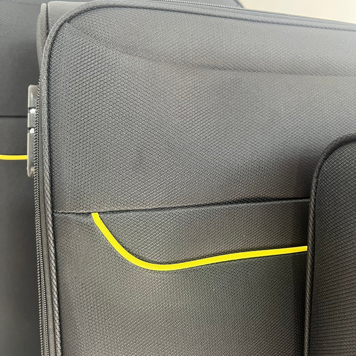 Set de 3 Maletas de Viaje Nadir – Negro con Detalles Amarillos