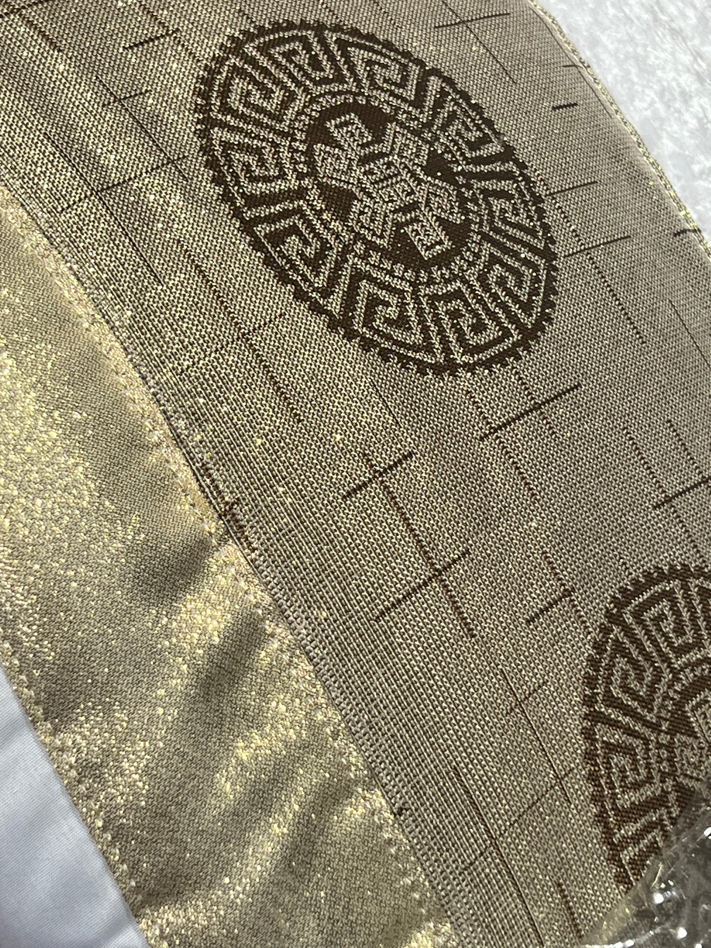 🏯 Colcha TOQUIO Elegante – Conjunto Decorativo con Tres Almohadas, 250 x 260 cm