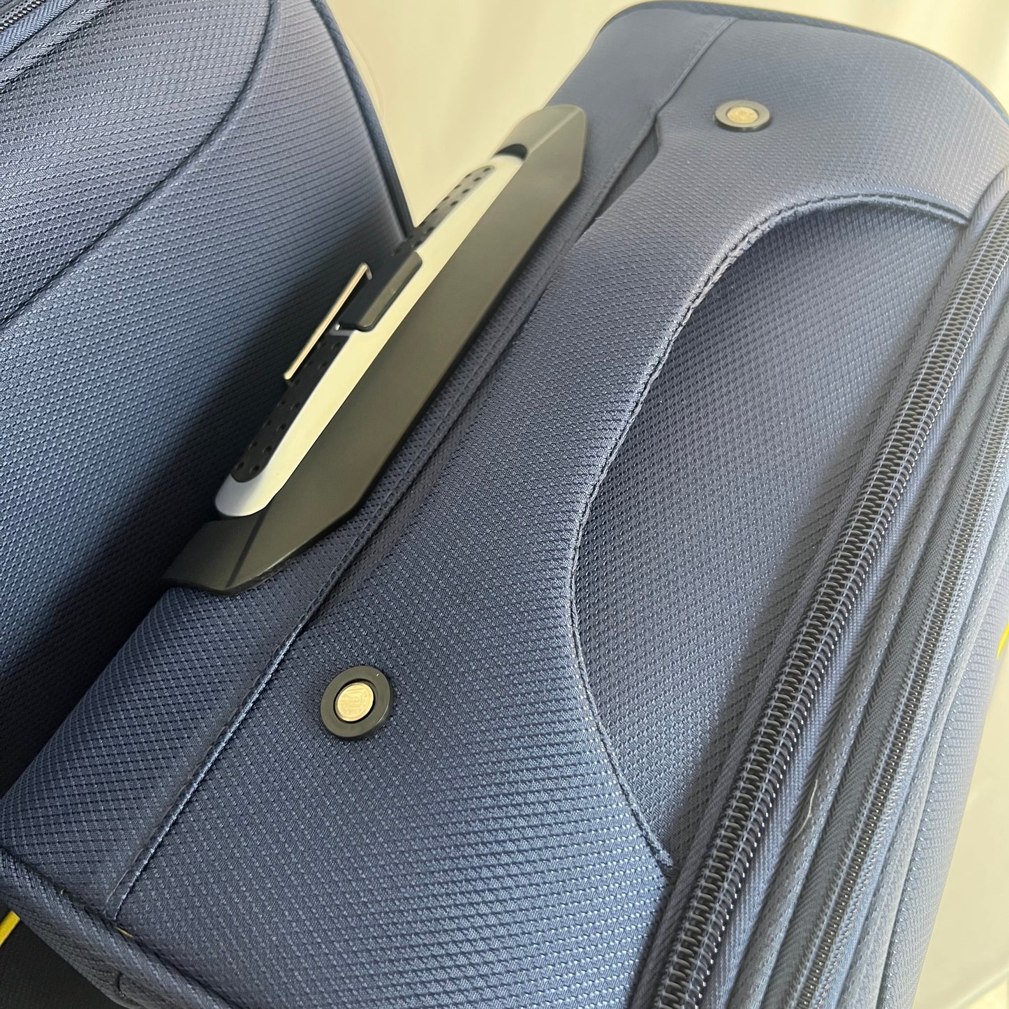 Set de 3 Maletas de Viaje Nadir con Detalles Amarillos
