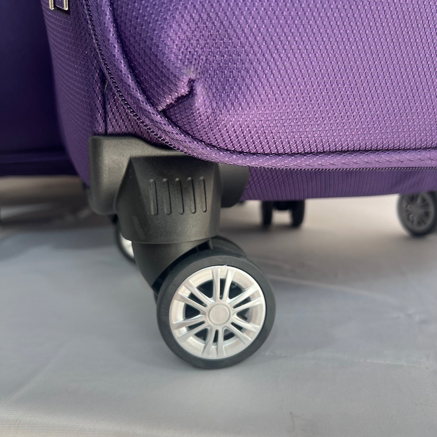 Set de 3 Maletas de Viaje Nadir con Detalles Amarillos