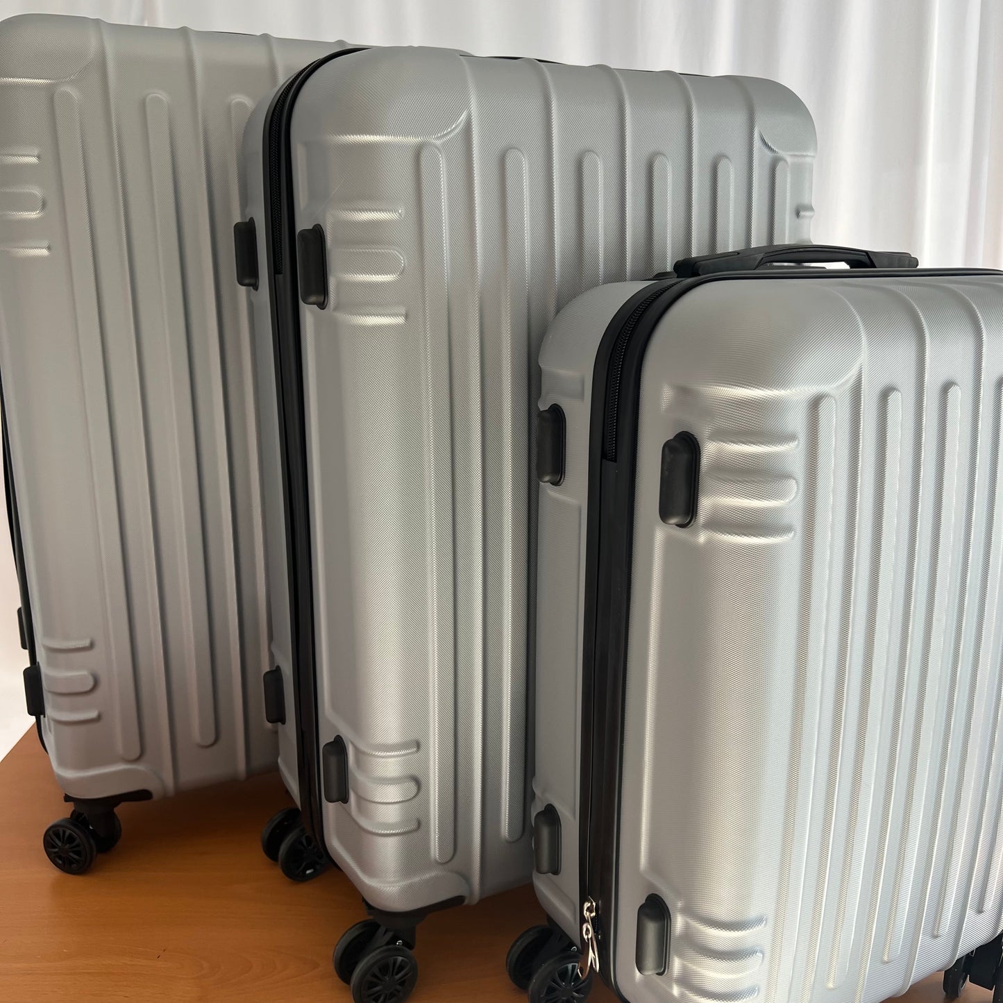 ✈️ Set de 3 Maletas Rígidas de Viaje - ¡Tu compañero perfecto para cualquier aventura!