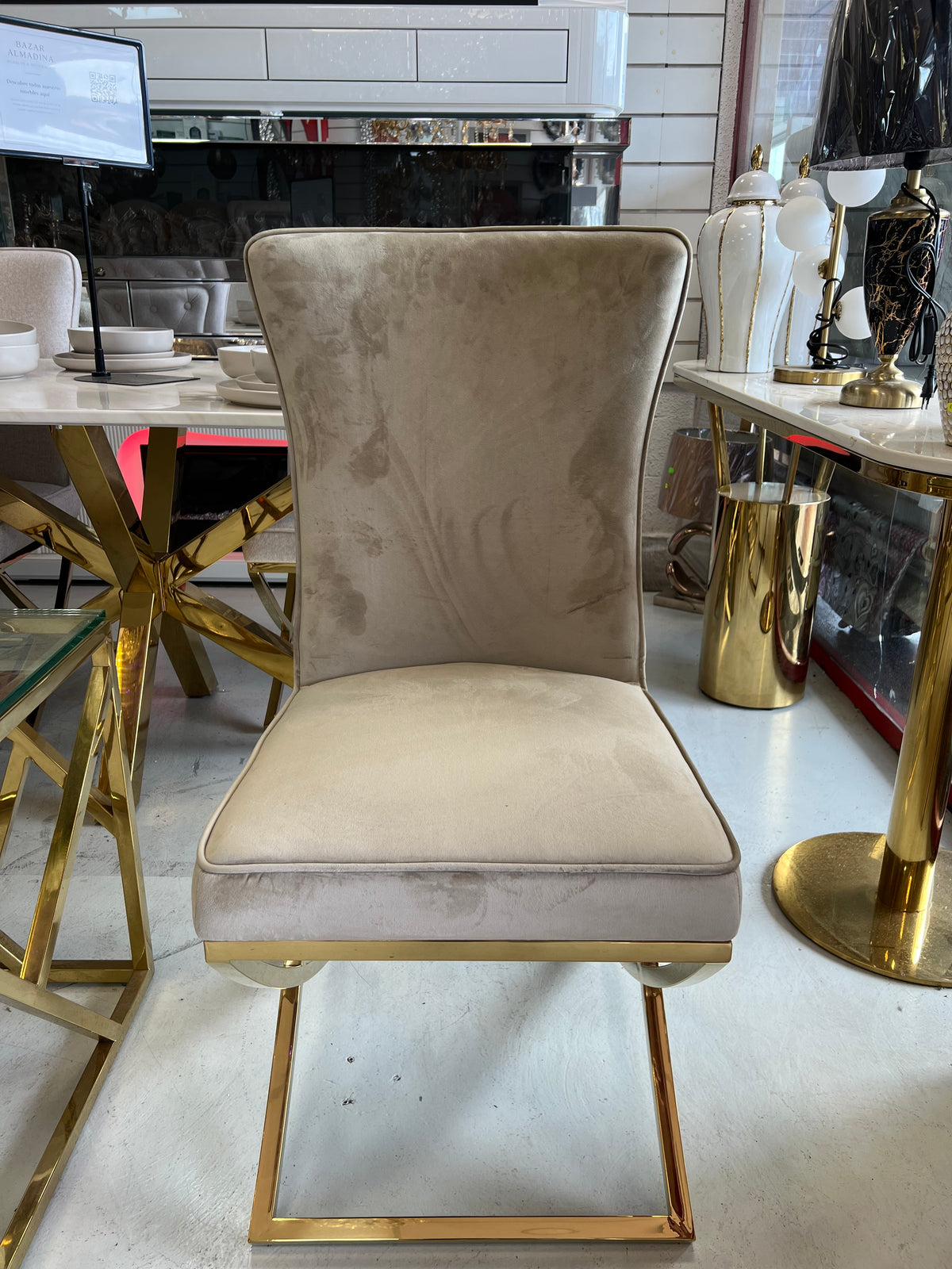 Silla Capitonio de terciopelo · Beige oscuro y gris