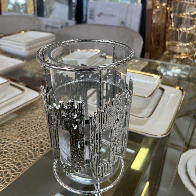 Portavelas de Cristal con Estructura Metálica Plateada – Estilo Moderno y Elegante