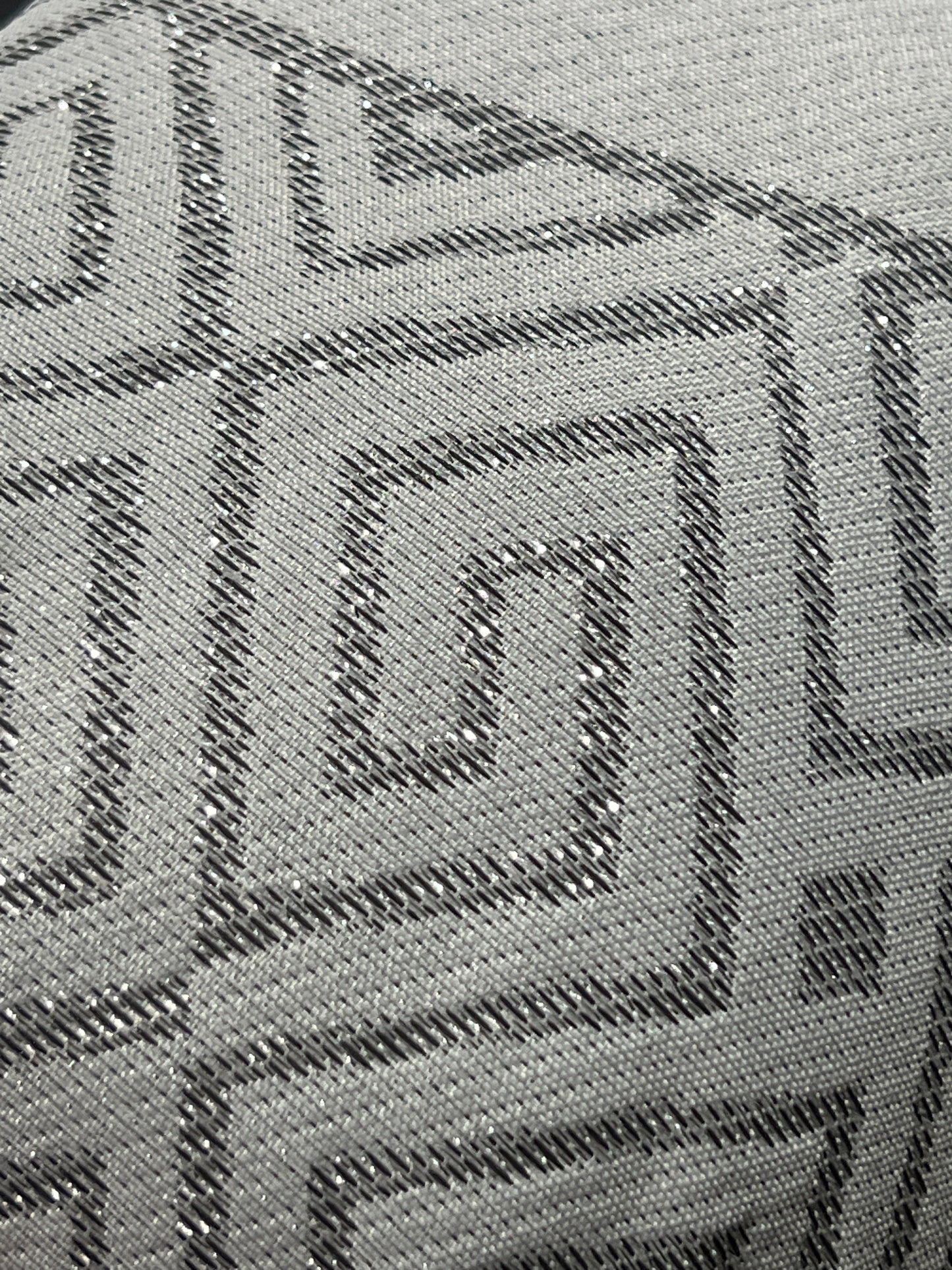 Colcha SUZY Elegante – Conjunto Decorativo con Tres Almohadas, 250 x 260 cm - COLOR GRIS OSCURO