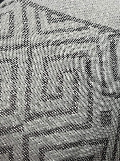 Colcha SUZY Elegante – Conjunto Decorativo con Tres Almohadas, 250 x 260 cm - COLOR GRIS OSCURO